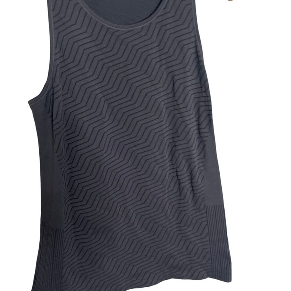 Zyia Dark Gray Zig Zag Exercise Tank Small - Picture 4 of 4